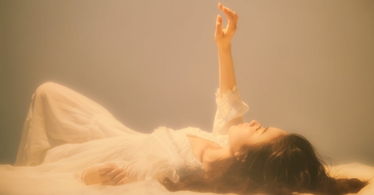 découvrez l'essence de la passion avec 'romantic impatience', une exploration des désirs inassouvis et des élans amoureux qui brûlent d'une intensité irrésistible. plongez dans un monde où chaque seconde compte et où l'amour se vit pleinement.