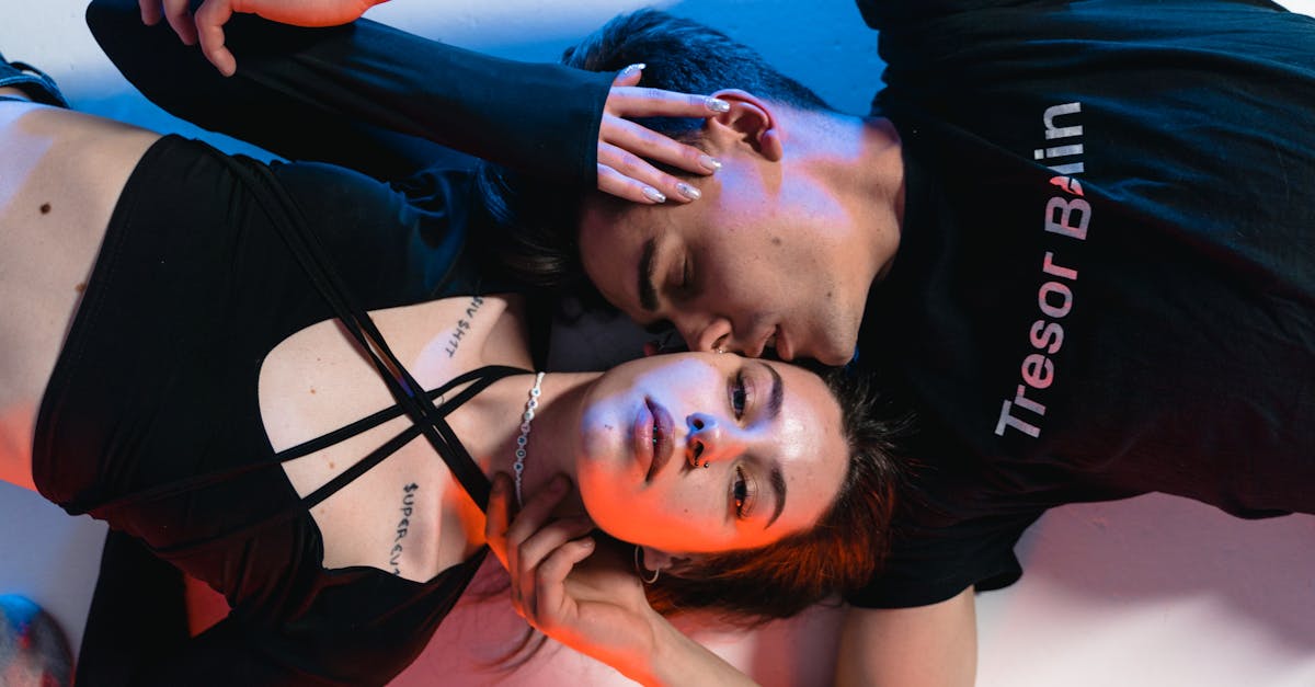 découvrez les dynamiques des relations modernes, explorant les défis et les opportunités des connexions interpersonnelles à l'ère numérique. apprenez comment naviguer dans l'amour et l'amitié au sein d'une société en constante évolution.